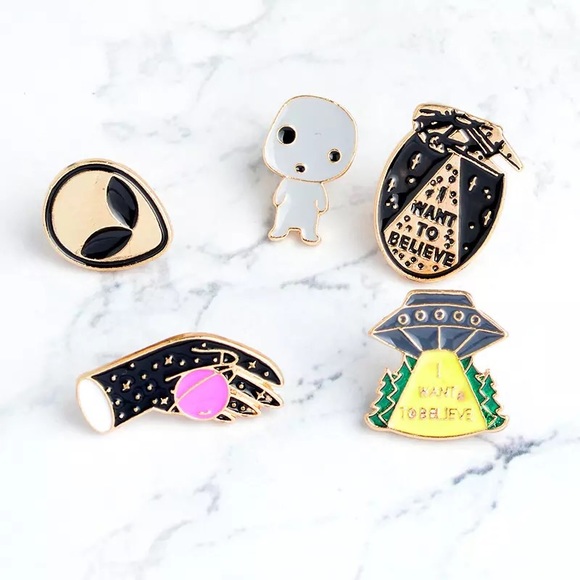 5 pcs “Do you Believe in Aliens?” Enamel Pin Set - Picture 2 of 5